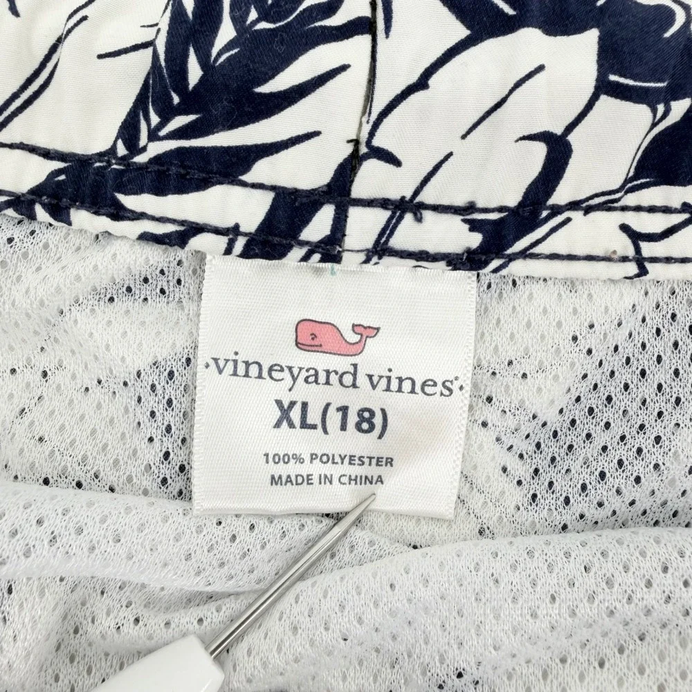 Vineyard Vines Boys XL 18 Chappy Swim Trunks Navy White Pineapple Palms 3M000021